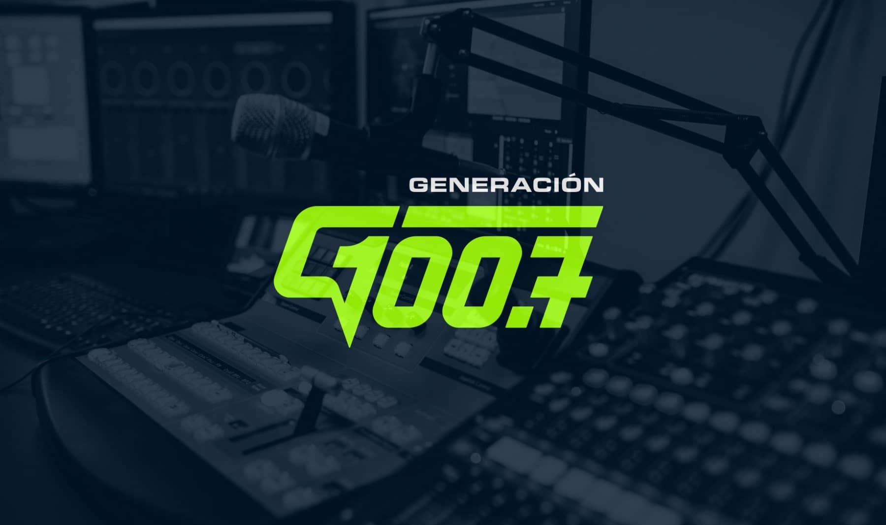 Consola de la cabina de Generación 100.7 FM