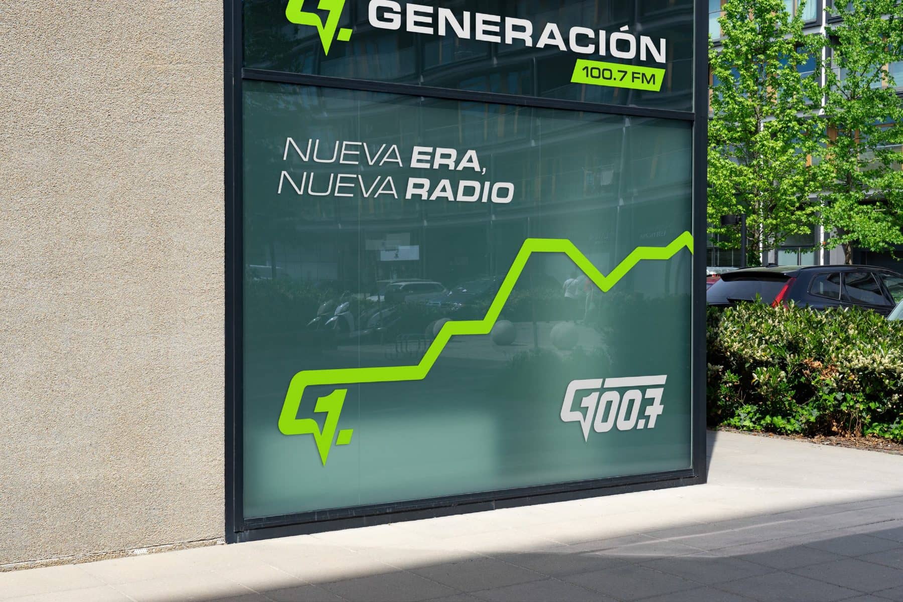 Fachada con la gráfica Nueva era, nueva radio